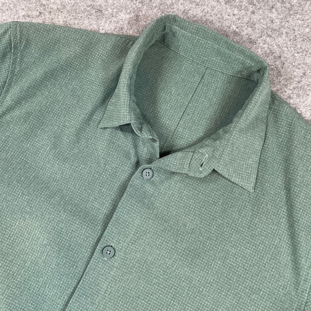 Lululemon Mens Button Down Shirt Medium Green Grid Short Sleeve Slim Fit